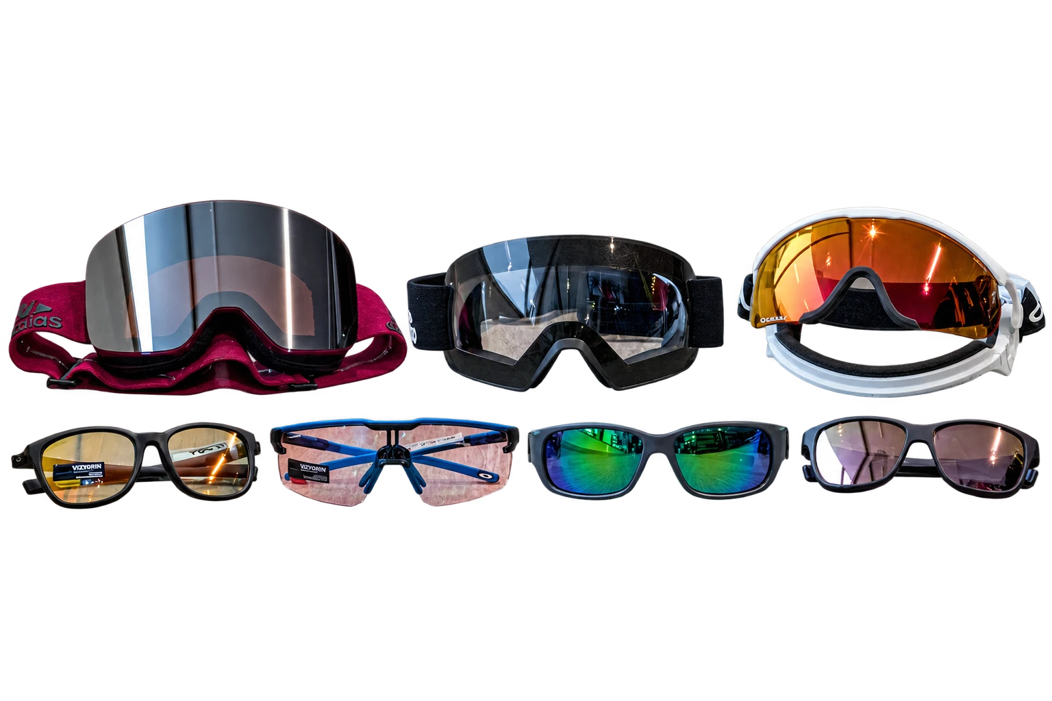 Una selezione di maschere da sci e occhiali sportivi
